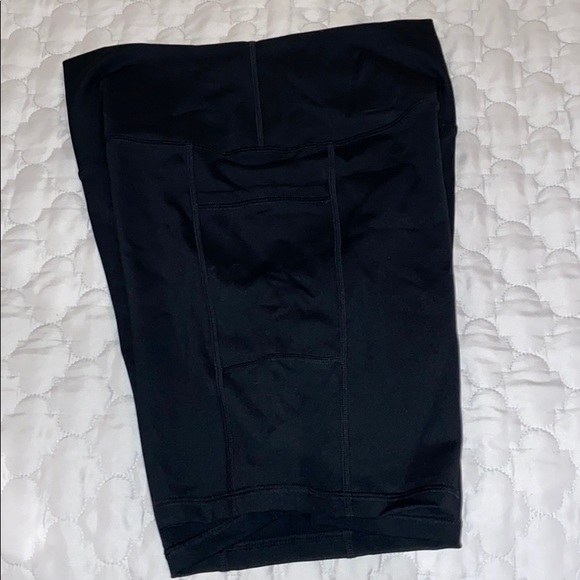 women’s biker shorts w/ pockets - Picture 3 of 5